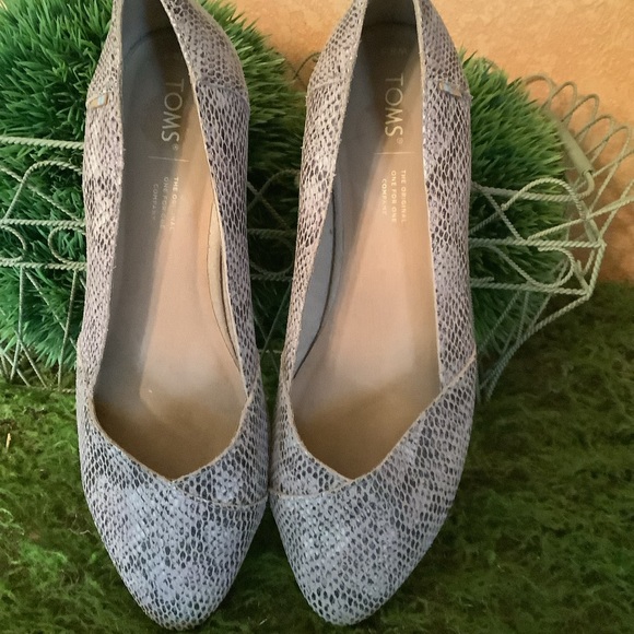 Toms Julie suede snakeskin print slip on flats size 8.5 - Picture 3 of 11